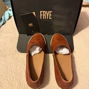 Frye Melanie Slip-On in Cognac